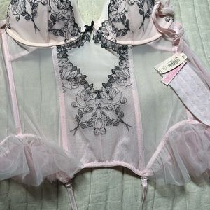 victoria's Secret 36D new with tags pink with black embroidery,